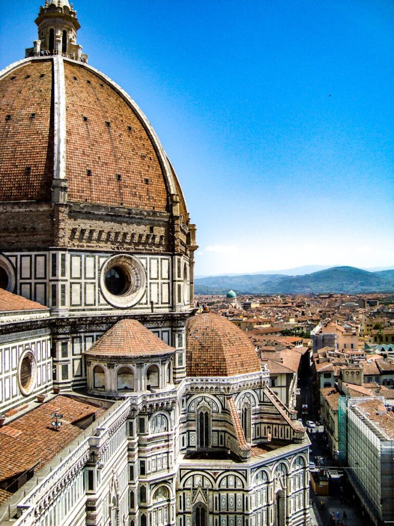 Iconic view of Florence Cathedral's dome against a clear Tuscan sky, a masterpiece of Renaissance architecture.