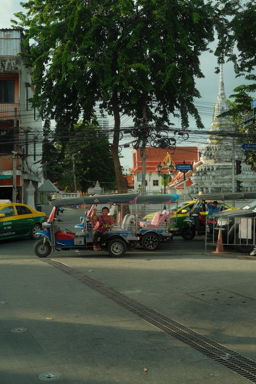 auto rickshaw on street