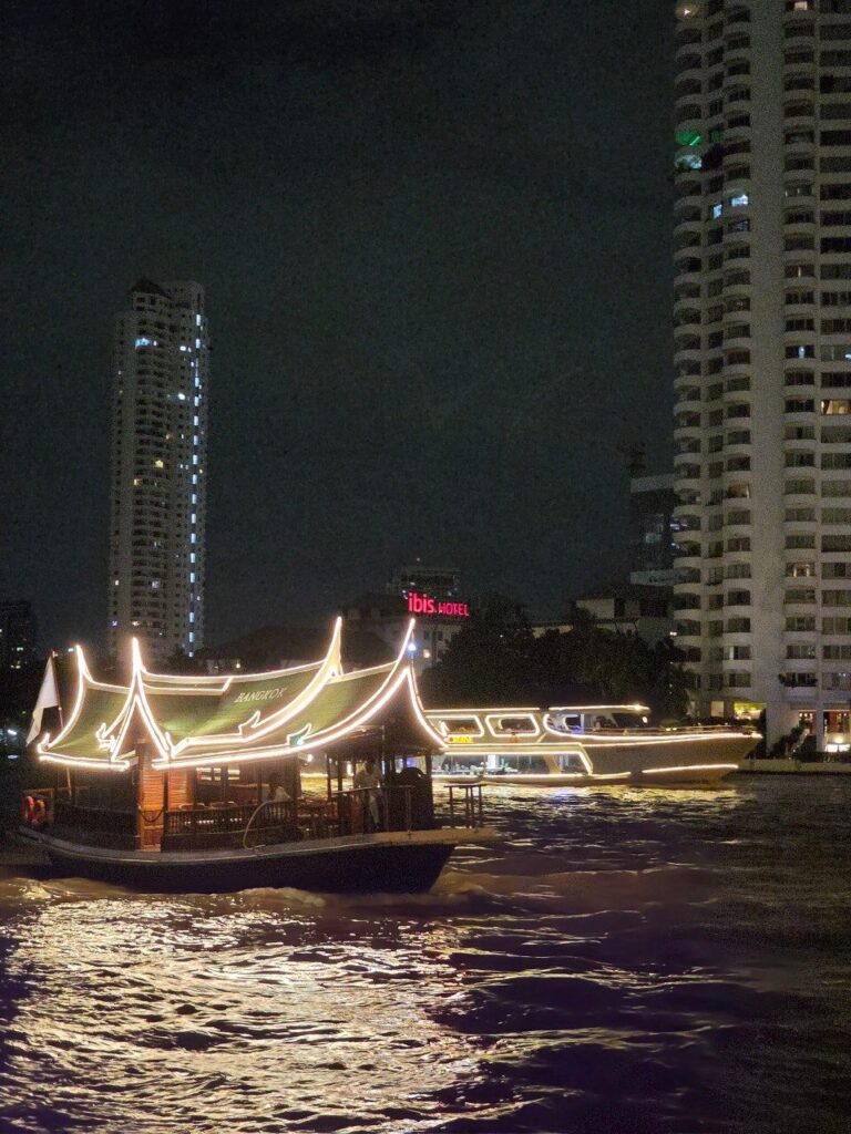 페닌슐라 방콕 셔틀보트